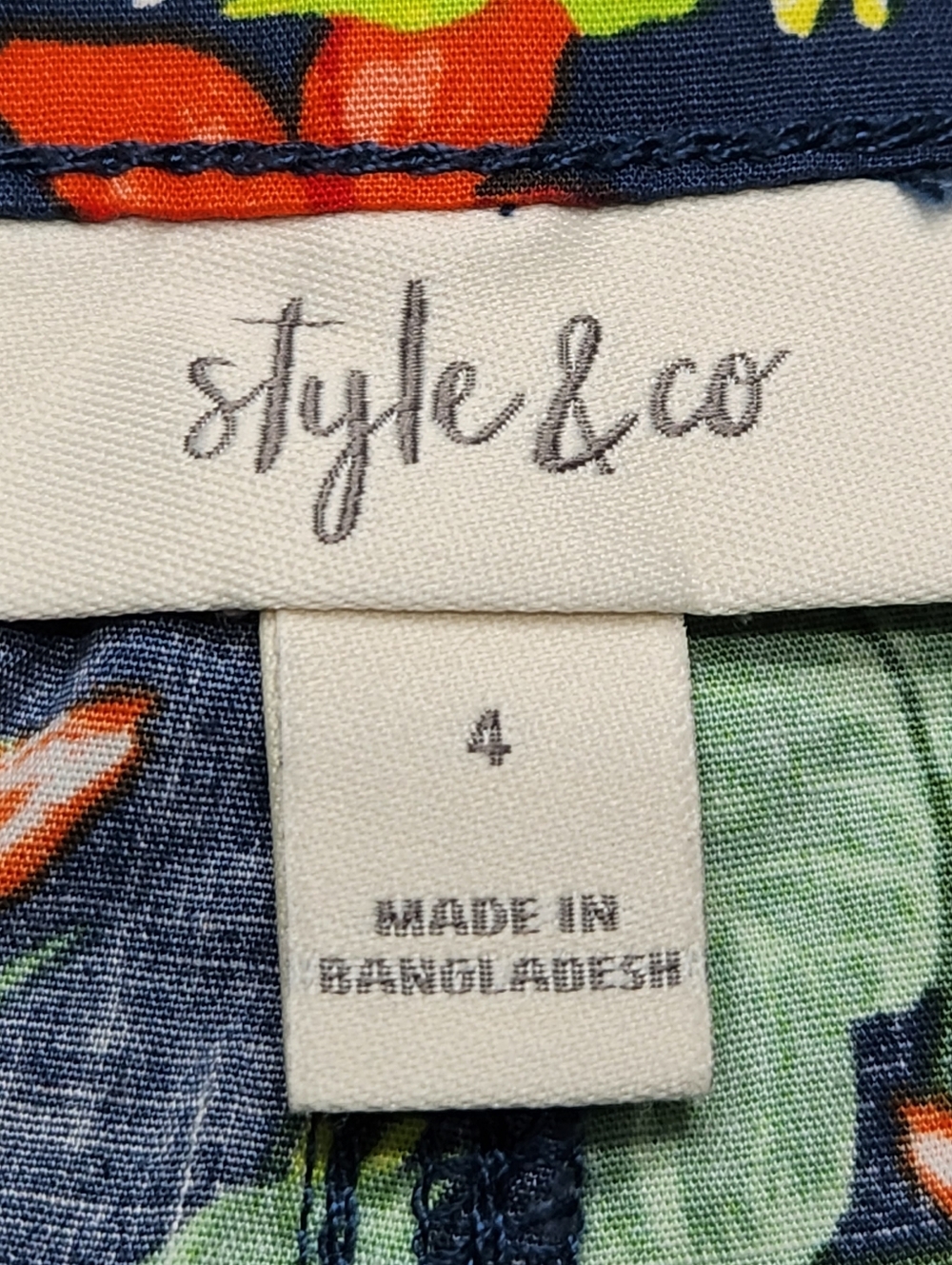 Style & Co Shorts‎ Womens 4 Tropical Floral Navy Stretch Summer Casual - Picture 4 of 7